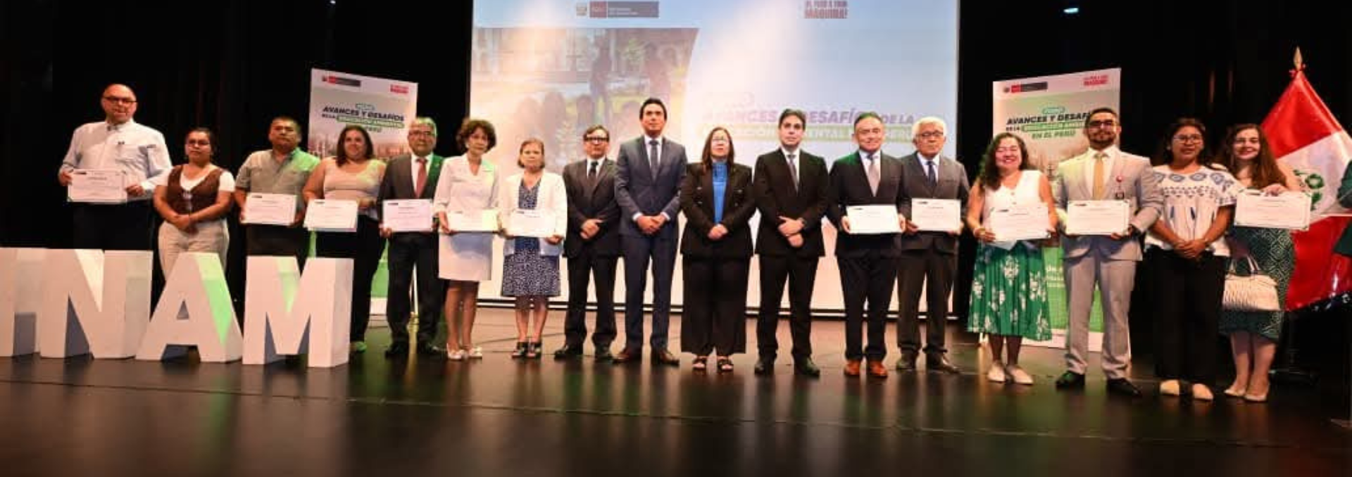 ESAN recibe reconocimiento por su compromiso con el educación ambiental